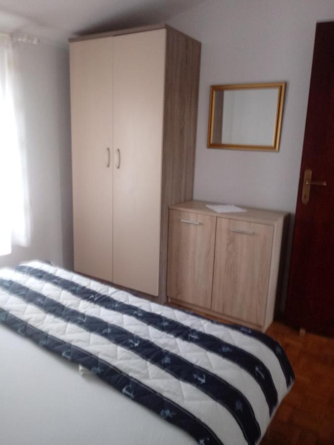 Apartmani Dokoza Vir Exterior photo