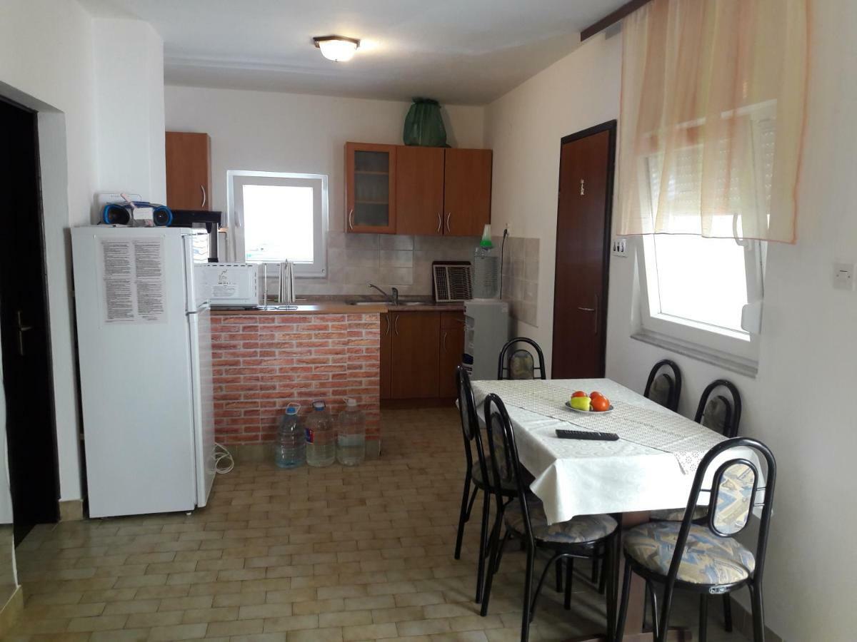 Apartmani Dokoza Vir Exterior photo